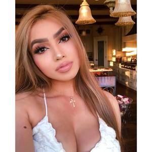 Meet your Posher, Chloe